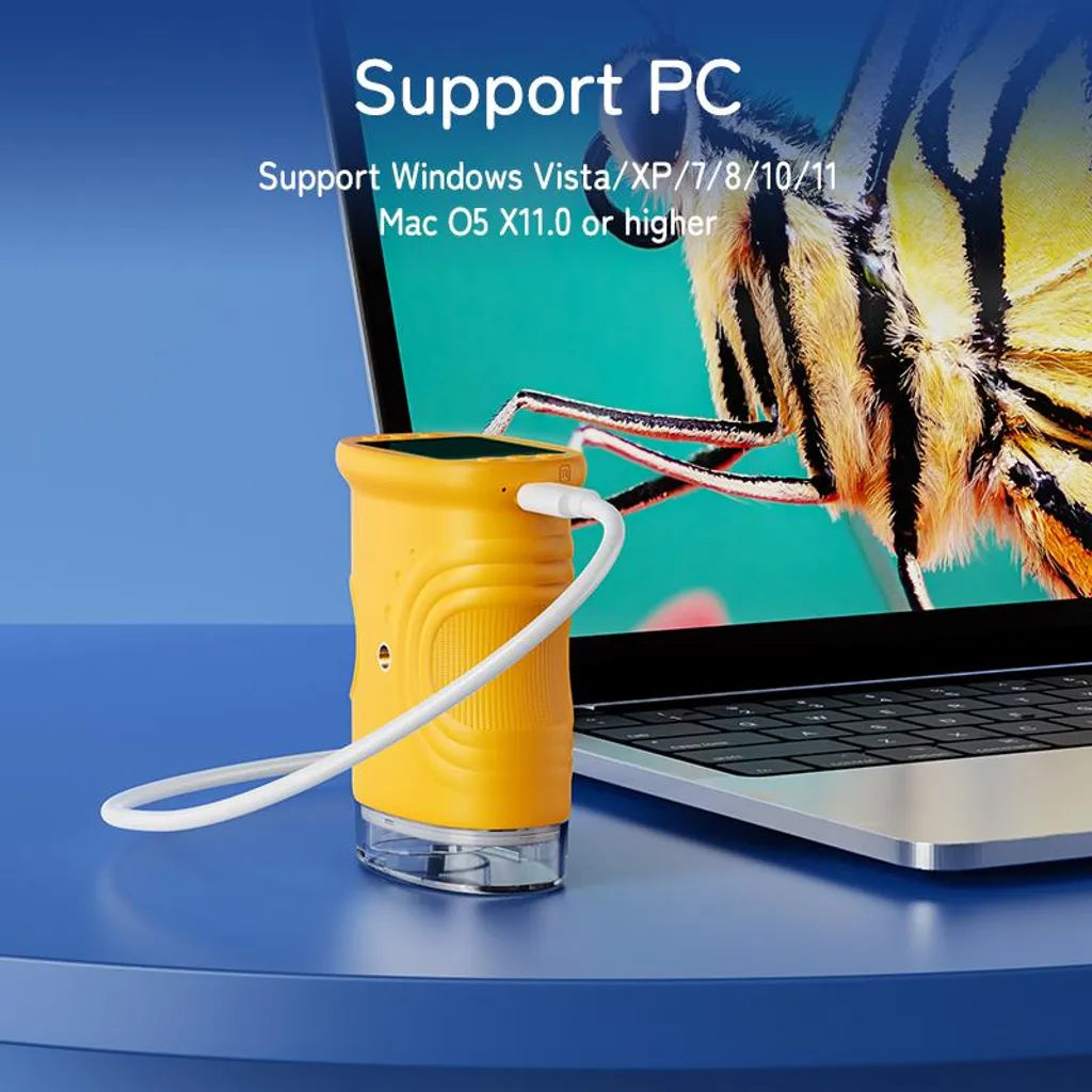 Handmikroskop neben einem Computer