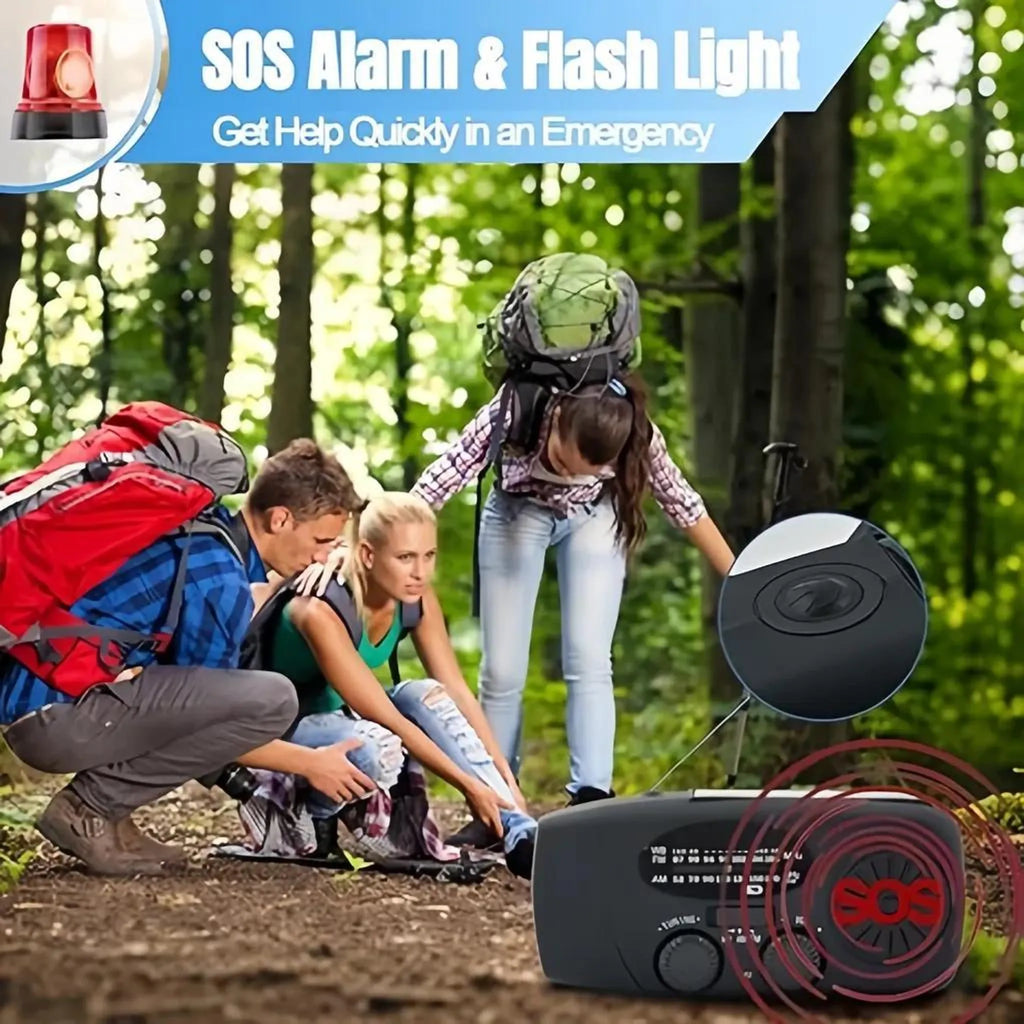 Schwarzes Kurbelradio in einer Outdoor-Anwendungsszene