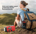 Rotes Kurbelradio im Outdoor-Einsatz