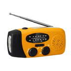 Orangefarbenes Radio mit Antenne