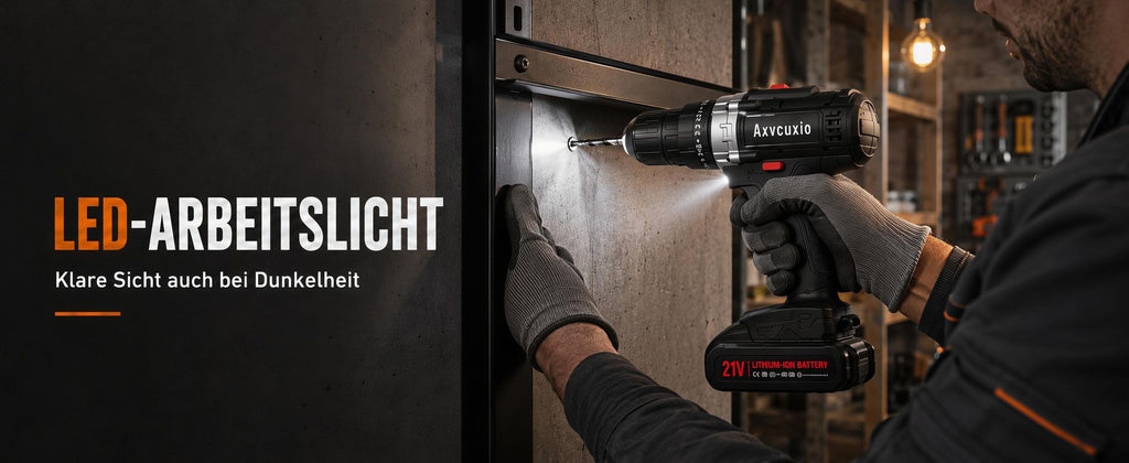 Akku-Bohrschrauber mit eingeschaltetem LED-Arbeitslicht