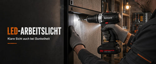 Akku-Bohrschrauber mit eingeschaltetem LED-Arbeitslicht