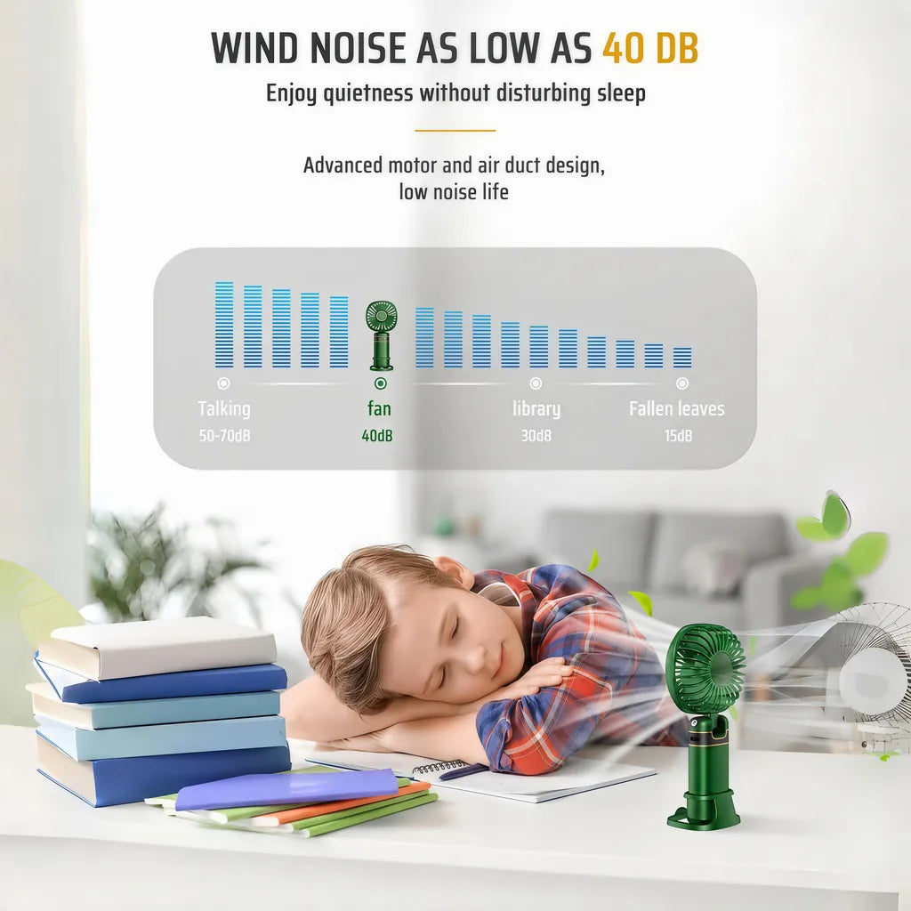 Grüner Handventilator auf einem Schreibtisch